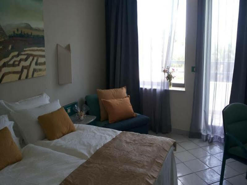 Acacia Marina Hotel Marina di Ragusa Kültér fotó